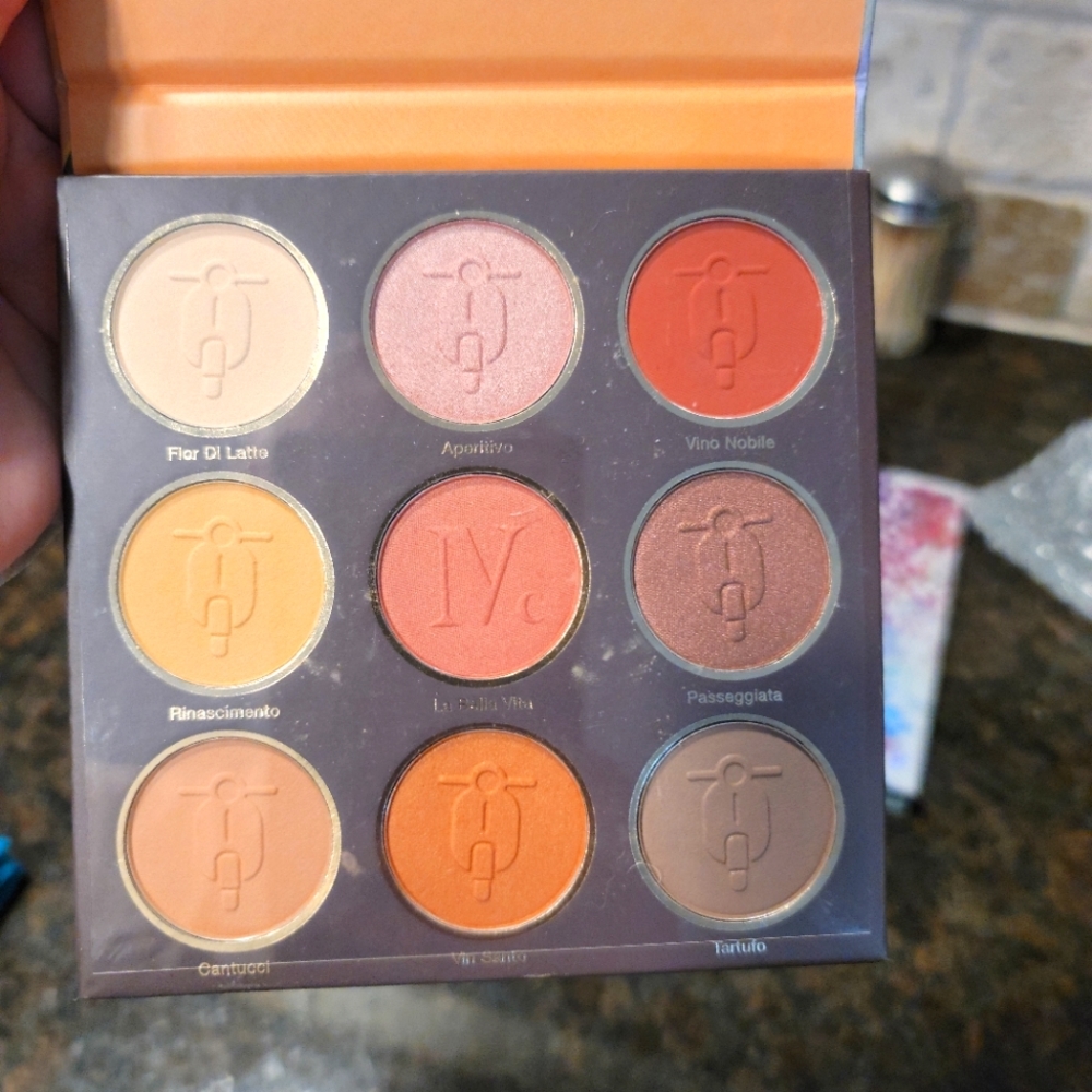 NEW Nomad x Italy Tuscany Eyeshadow Palette